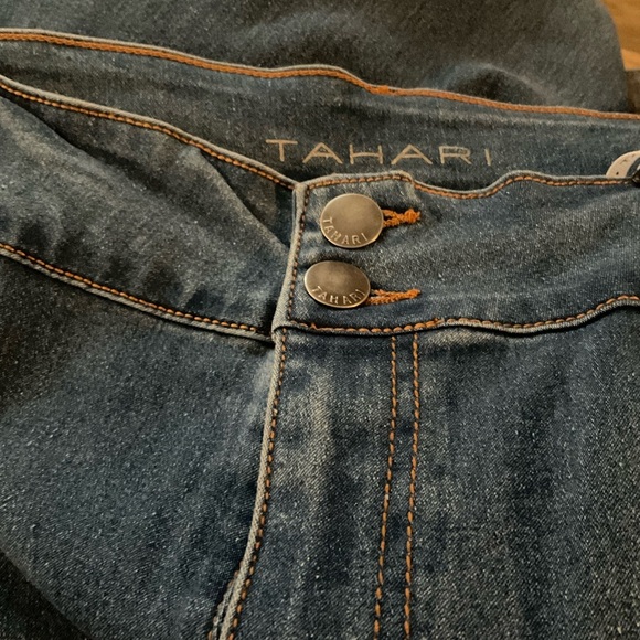Tahari Women’s CapriJeans. Size 24 Measurements in Comments - Picture 4 of 13